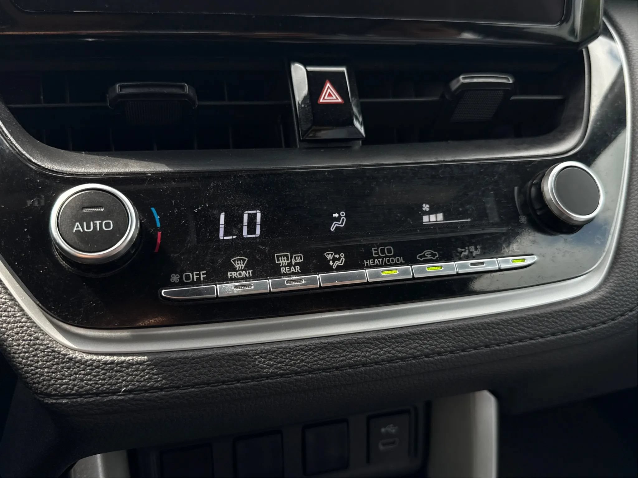 Used 2025 Toyota Corolla Cross AWD Hybrid image 27