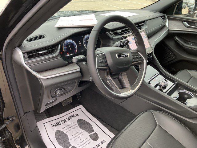 Certified 2025 Jeep Grand Cherokee Limited w/ Luxury Tech Group II image 14