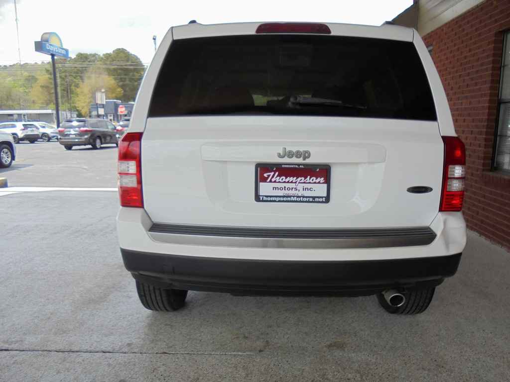 Used 2016 Jeep Patriot Sport w/ Power Value Group FWD image 3