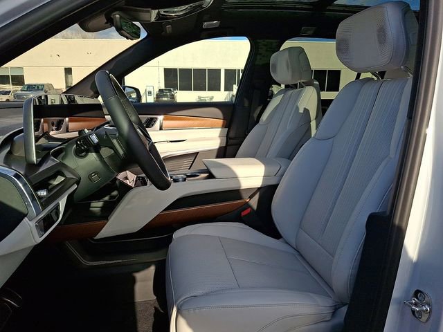 New 2026 Cadillac Vistiq Luxury AWD/4WD image 9