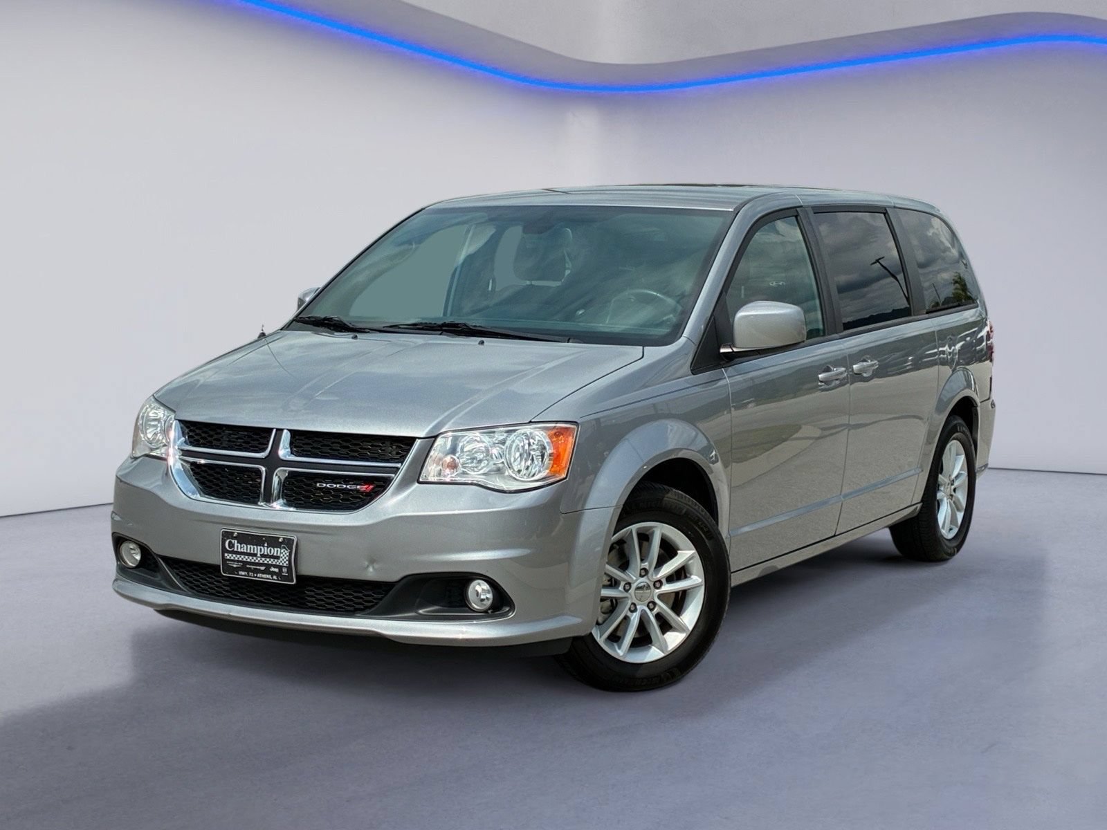 Used 2020 Dodge Grand Caravan SE FWD image 2