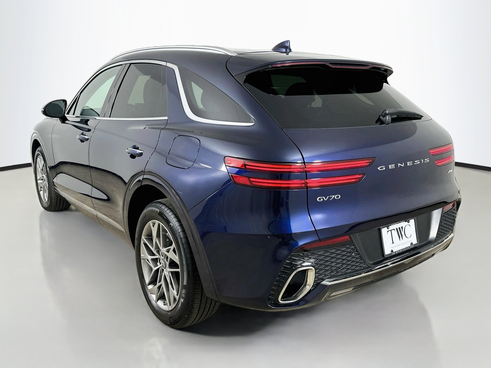 Used 2024 Genesis GV70 2.5T AWD/4WD image 7