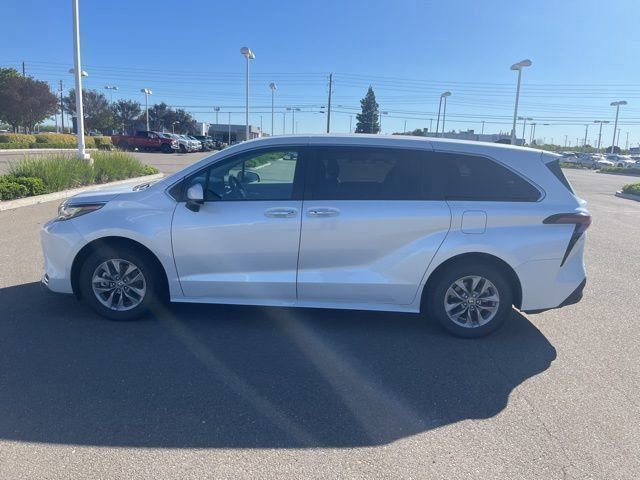 Used 2023 Toyota Sienna XLE image 8