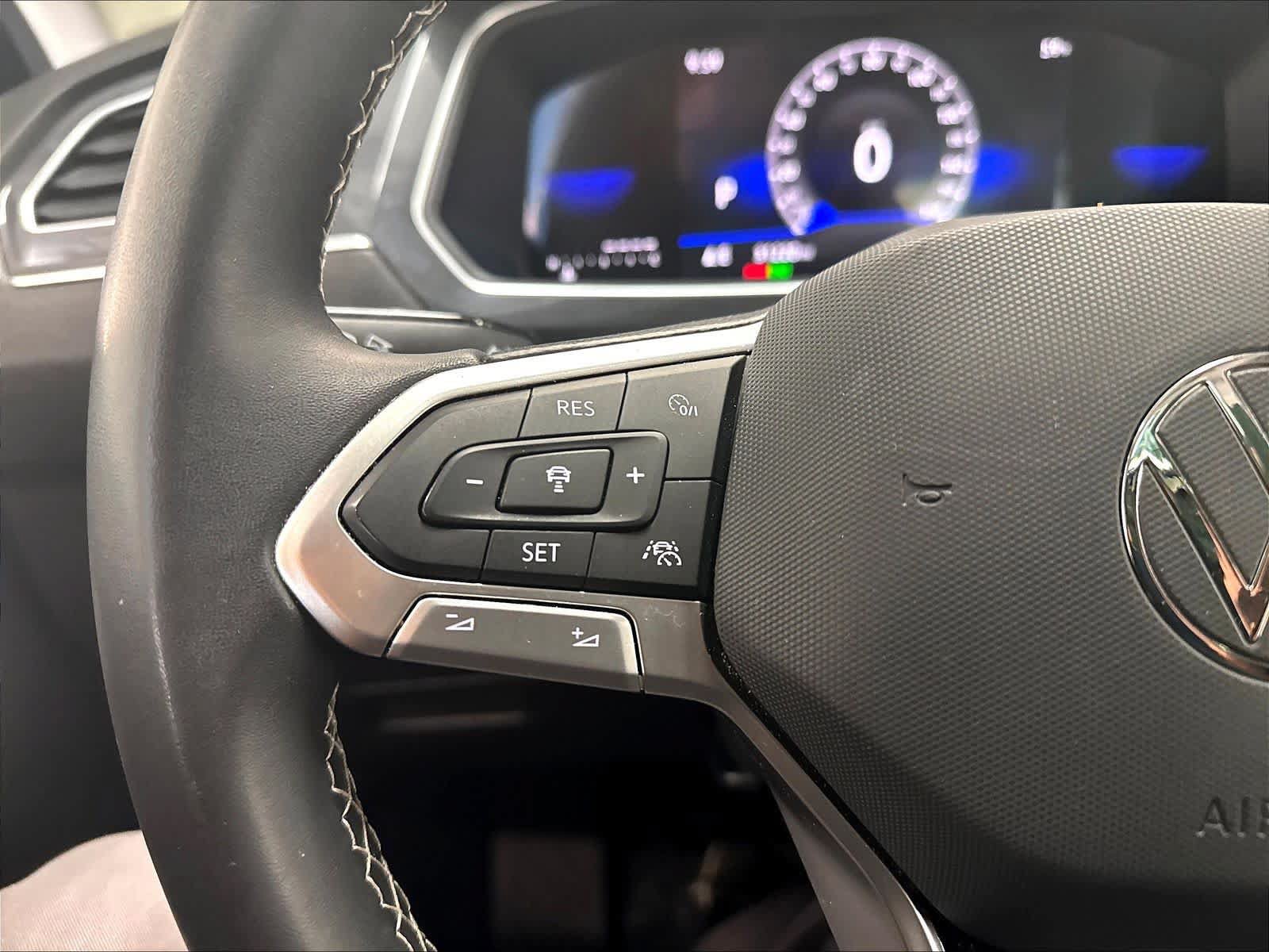 Used 2023 Volkswagen Tiguan SE w/ Panoramic Sunroof Package FWD image 15