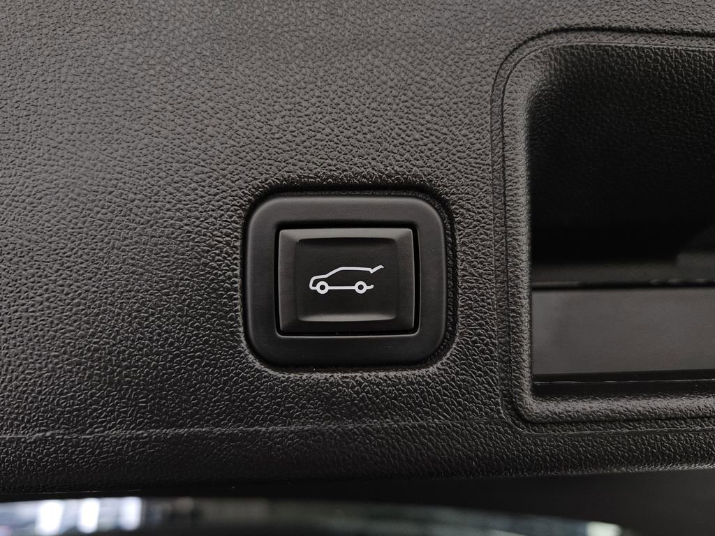 Used 2024 GMC Terrain SLT w/ Elevation Edition image 32