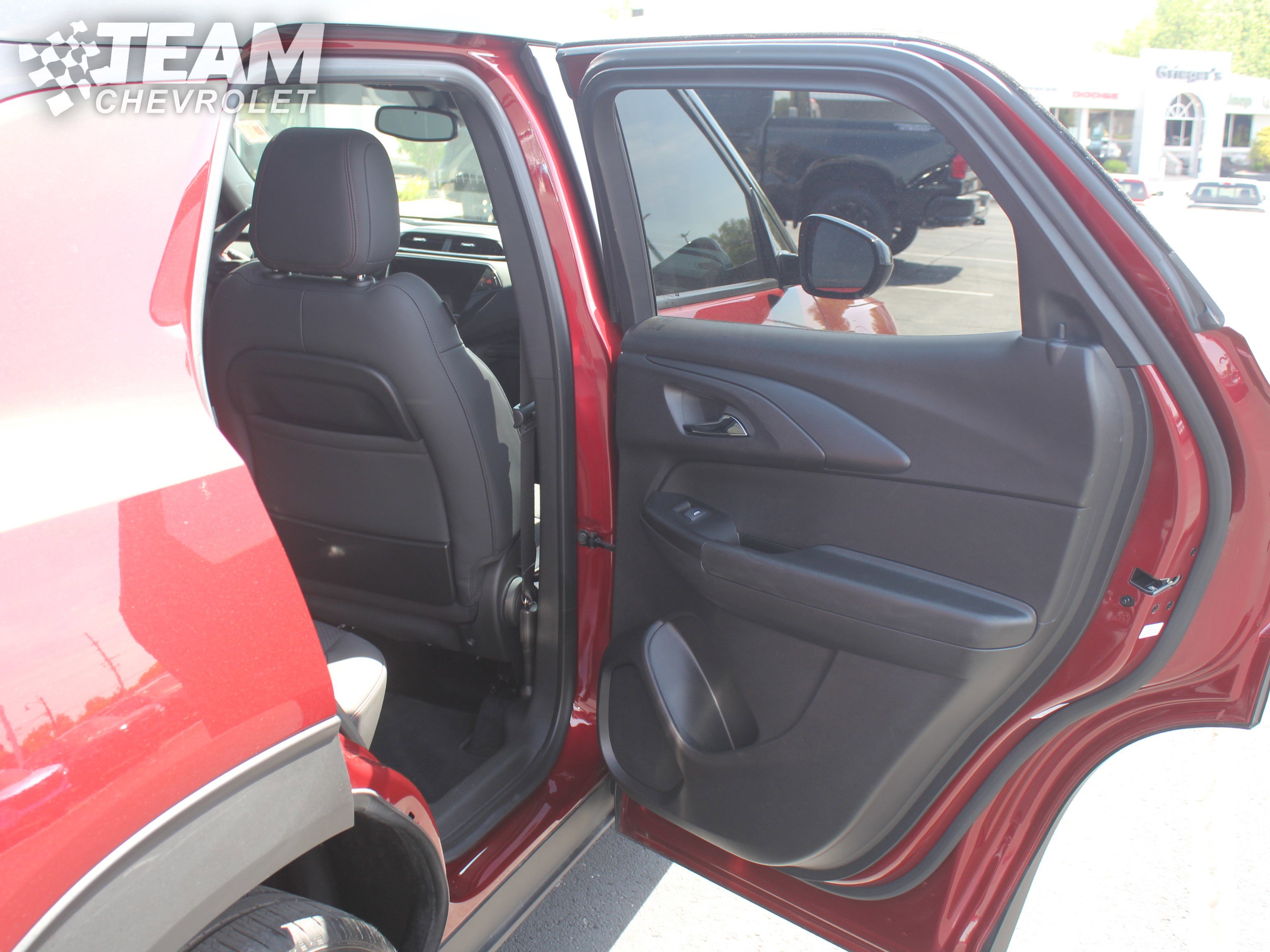 Used 2023 Chevrolet TrailBlazer RS w/ Sun and Liftgate Package FWD image 24