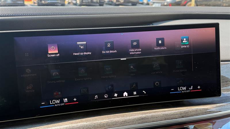 Used 2023 BMW i7 xDrive60 AWD/4WD image 36