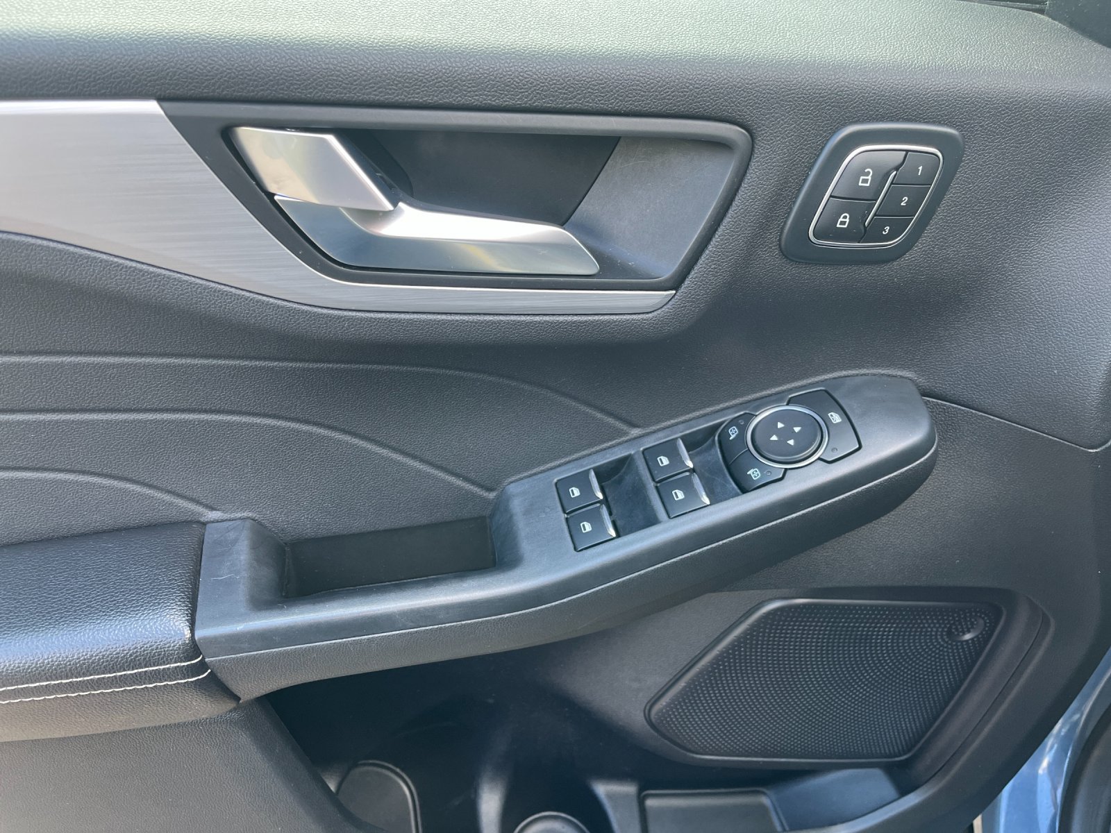 Used 2024 Ford Escape Platinum AWD/4WD image 12