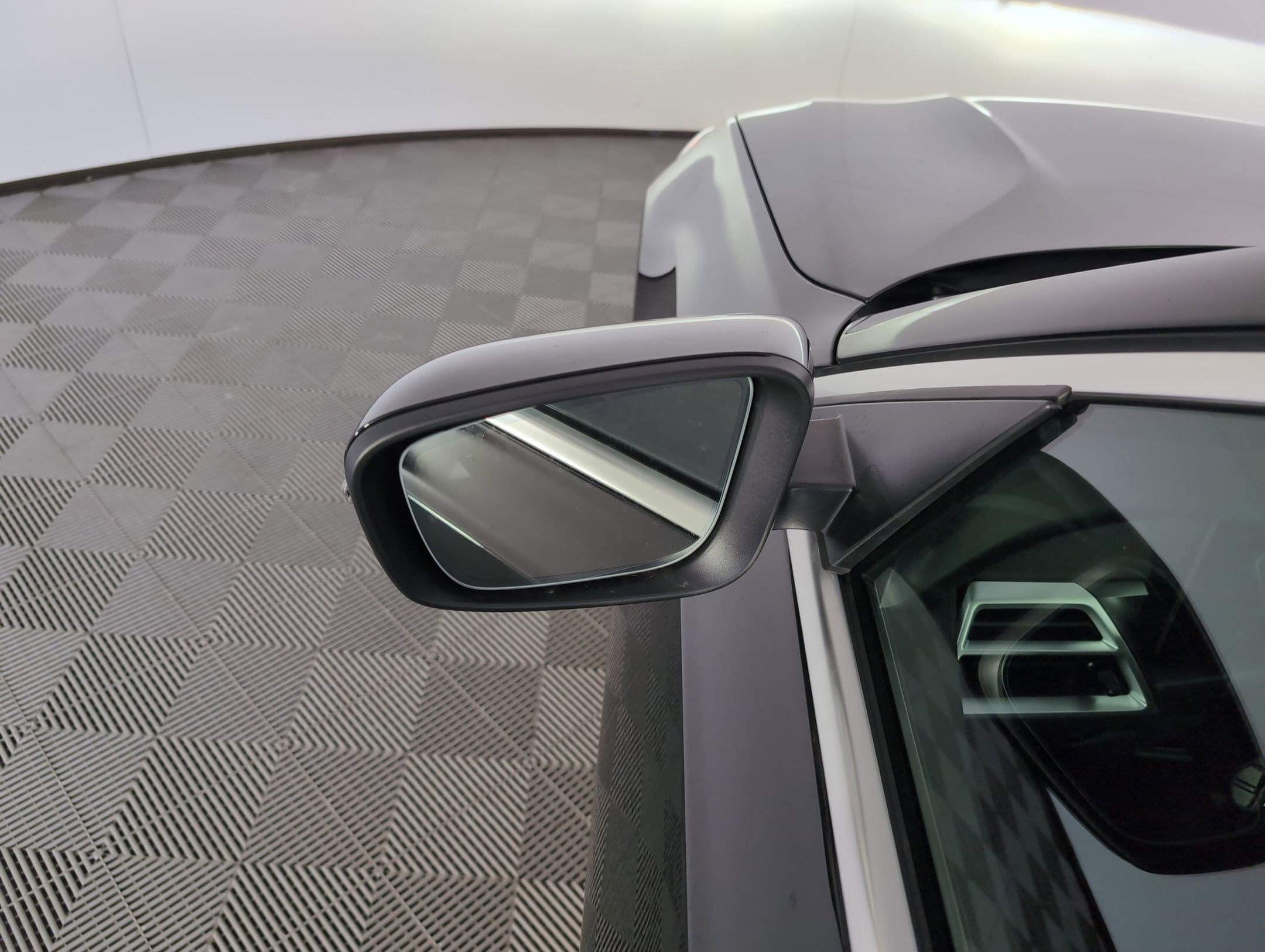 Used 2025 BMW 330i Sedan w/ Convenience Package image 19