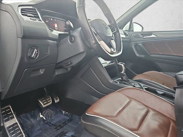 Used 2022 Volkswagen Tiguan SEL R-Line image 10