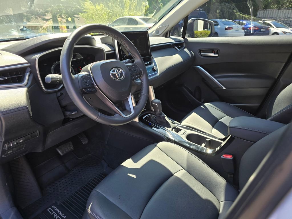 Used 2023 Toyota Corolla Cross XLE w/ Convenience Package AWD/4WD image 11