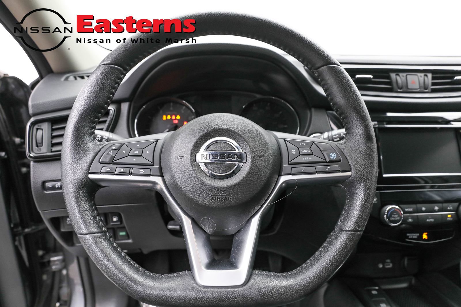 Used 2019 Nissan Rogue SV w/ Premium Package image 10