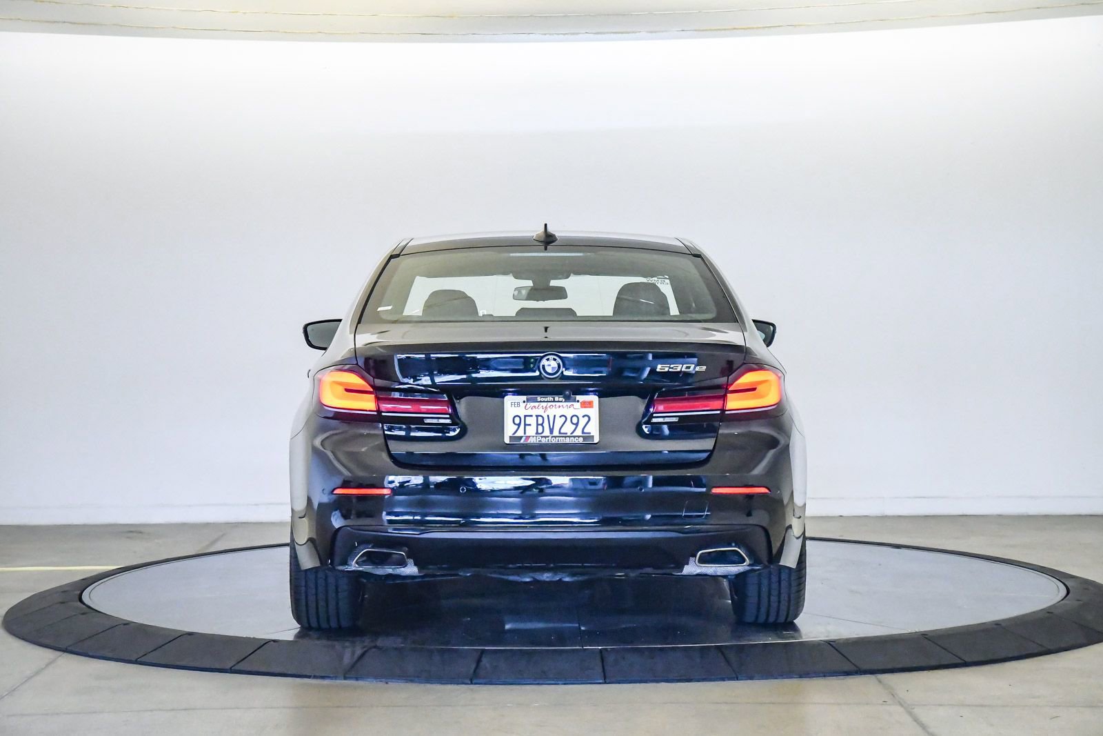 Certified 2023 BMW 530e w/ Convenience Package image 3