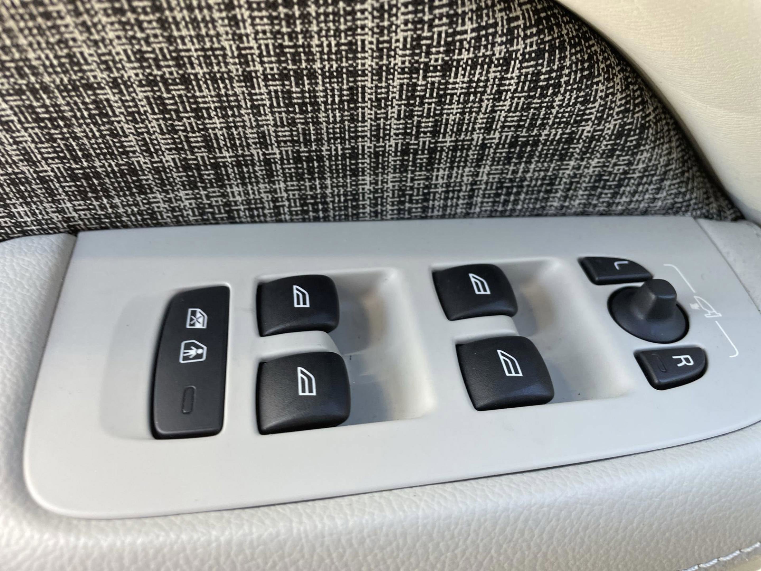 Used 2021 Volvo S60 T5 Momentum w/ Protection Package Premier image 12