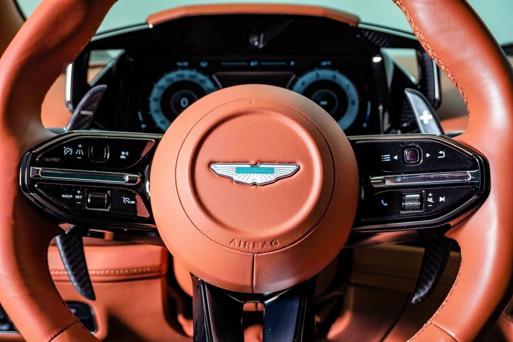 Used 2025 Aston Martin Vanquish image 30