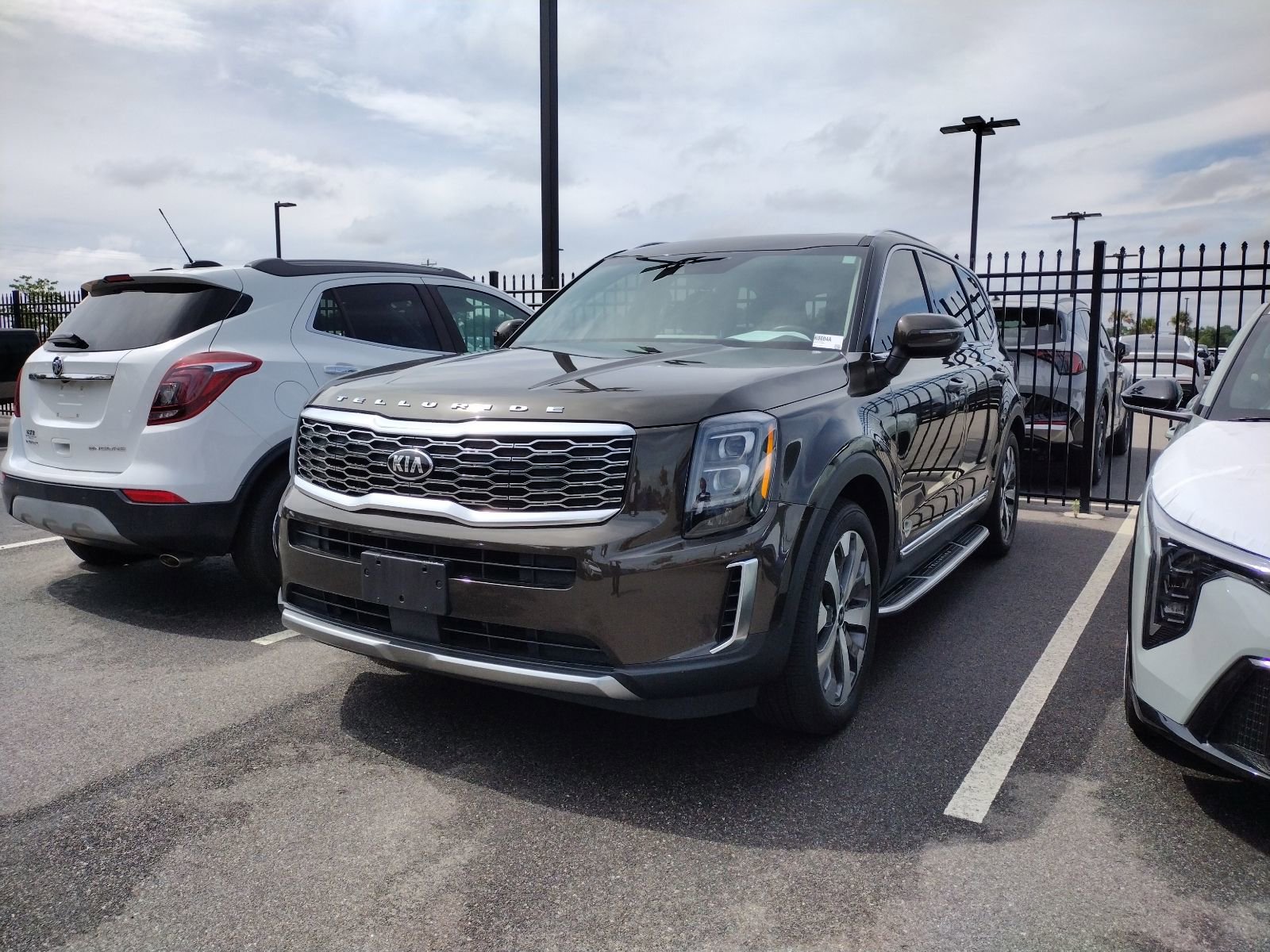 Used 2021 Kia Telluride EX w/ EX Premium Package FWD image 3