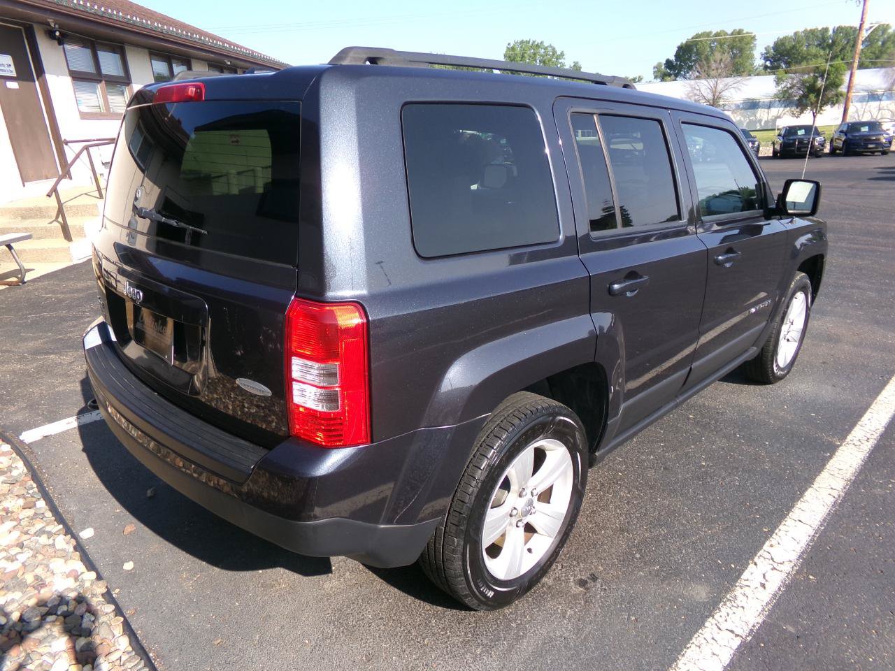 Used 2015 Jeep Patriot Latitude w/ All Weather Capability Group AWD/4WD image 3