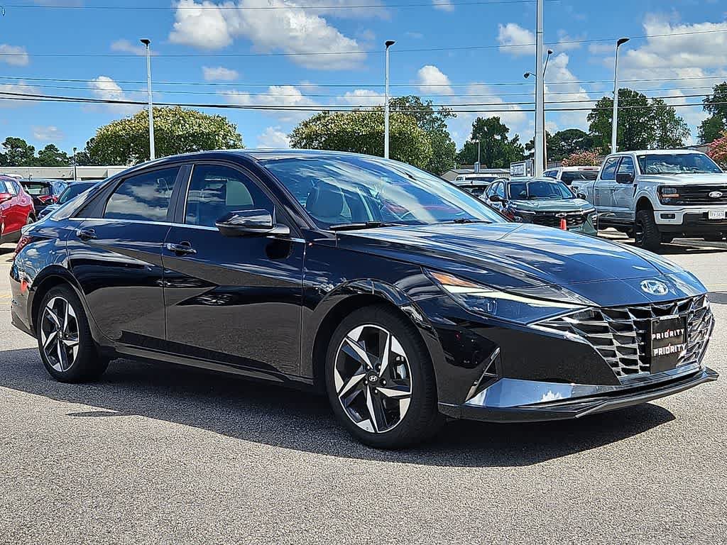 Used 2021 Hyundai Elantra Limited FWD image 3