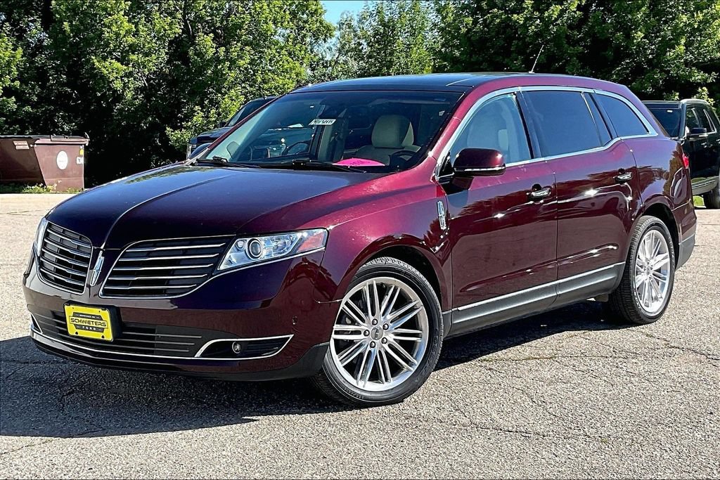 Used 2019 Lincoln MKT AWD image 2