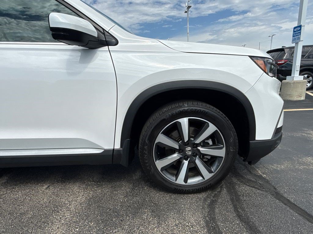Certified 2025 Honda Pilot Touring image 15