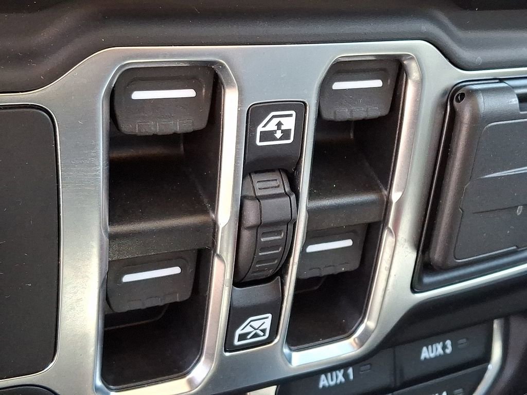 Used 2023 Jeep Wrangler Unlimited Sahara w/ Cold Weather Group AWD/4WD image 23