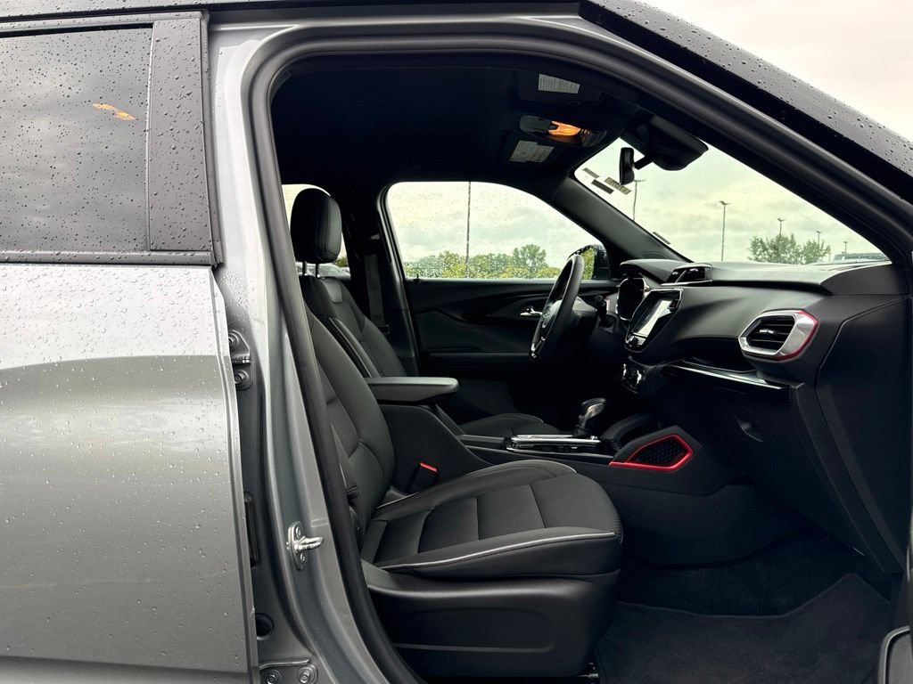 Used 2023 Chevrolet TrailBlazer RS w/ Convenience Package FWD image 11