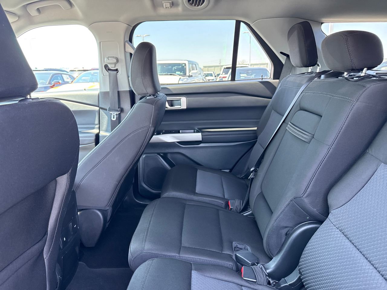 Used 2023 Ford Explorer XLT AWD/4WD image 15