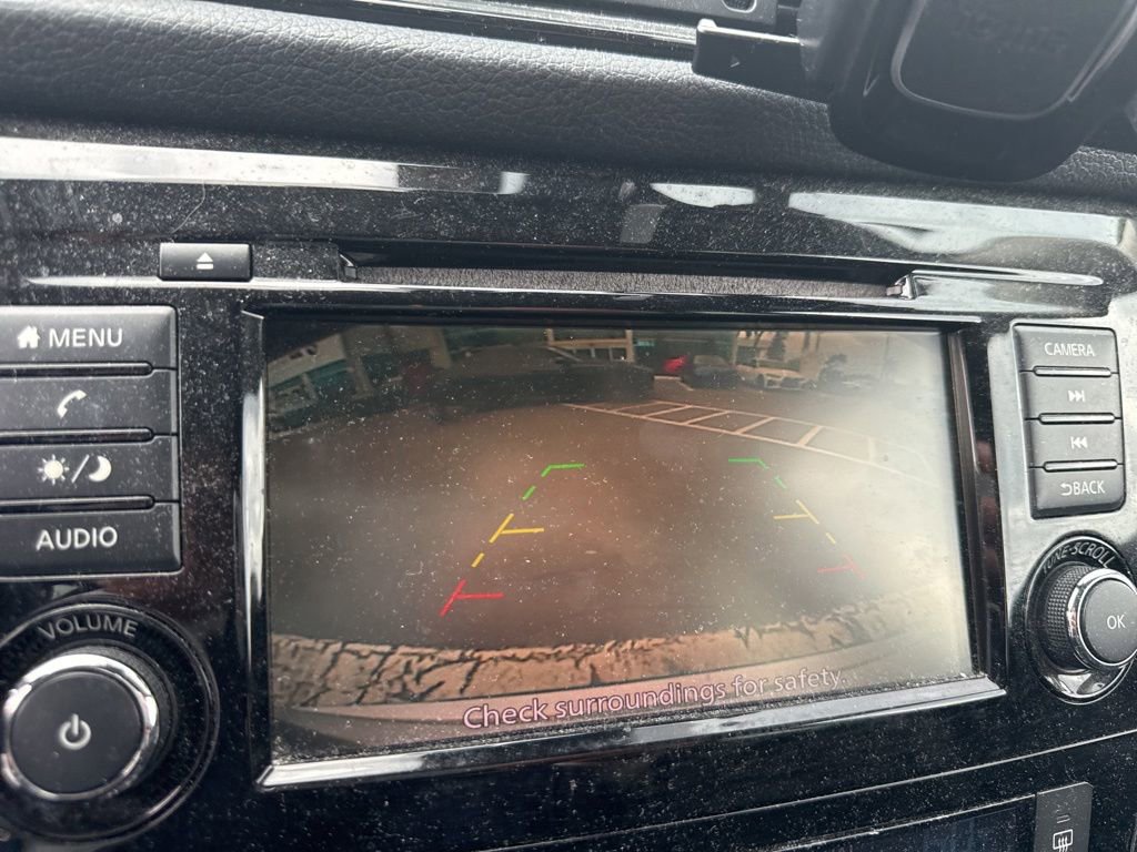 Used 2019 Nissan Rogue SV FWD image 2