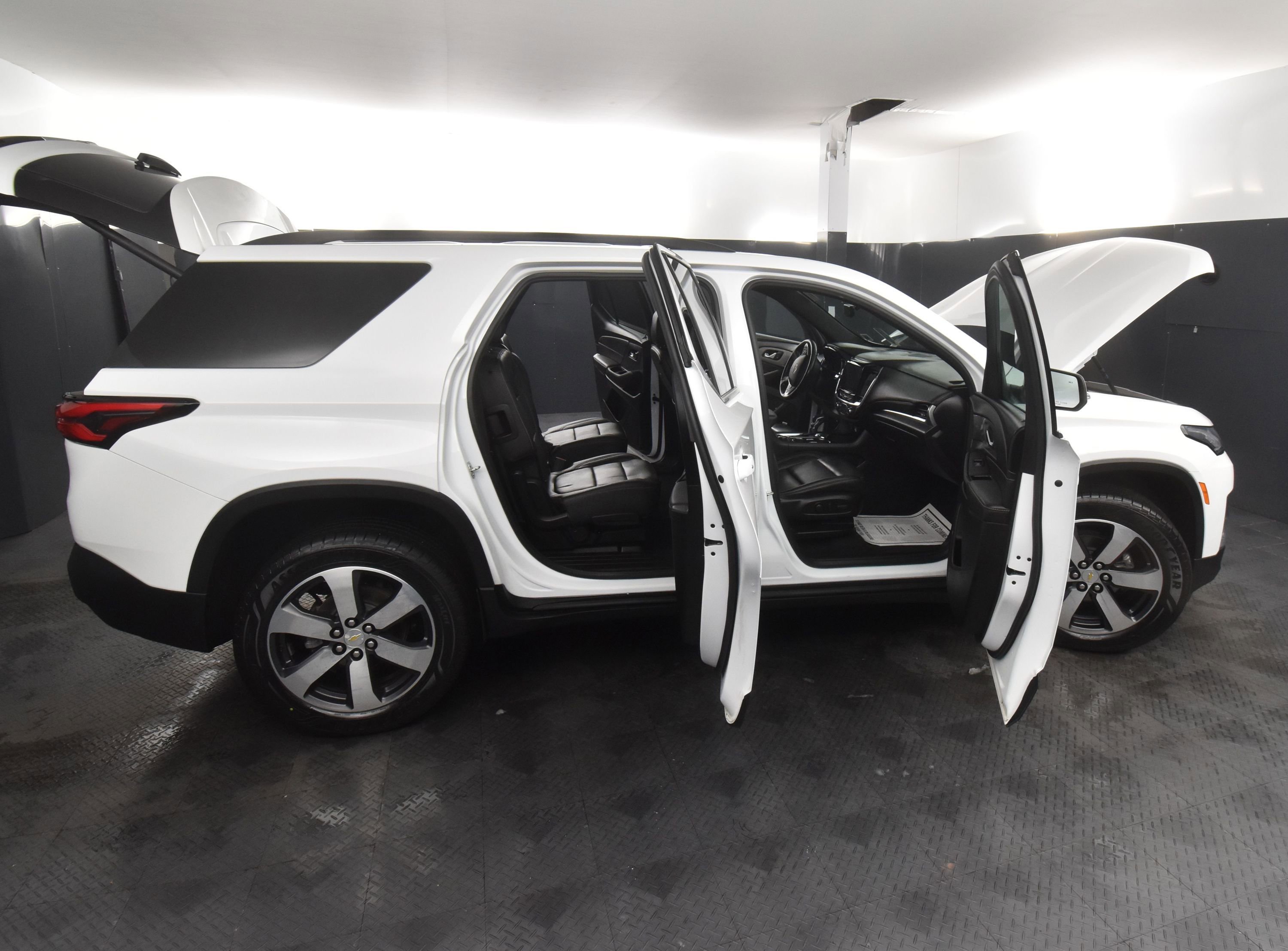 Used 2023 Chevrolet Traverse LT w/ LT Premium Package image 25