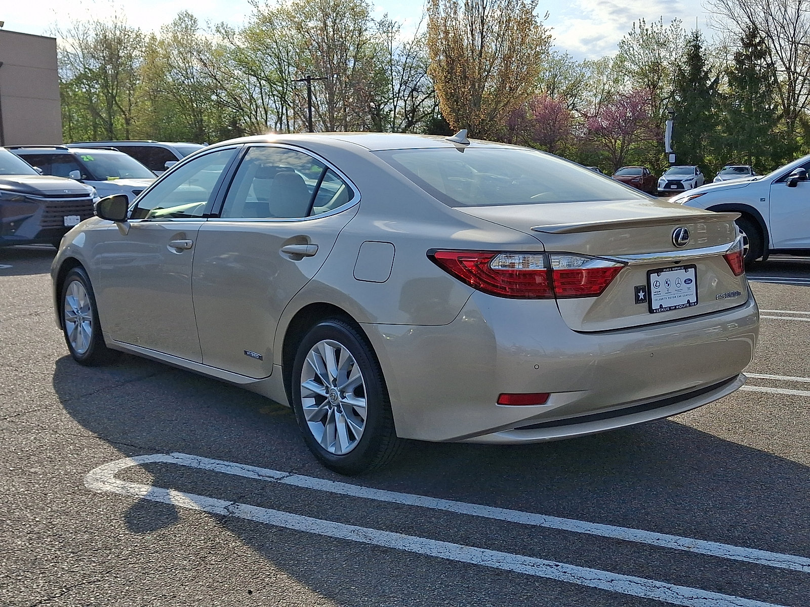 Used 2013 Lexus ES 300h w/ Luxury Pkg FWD image 4
