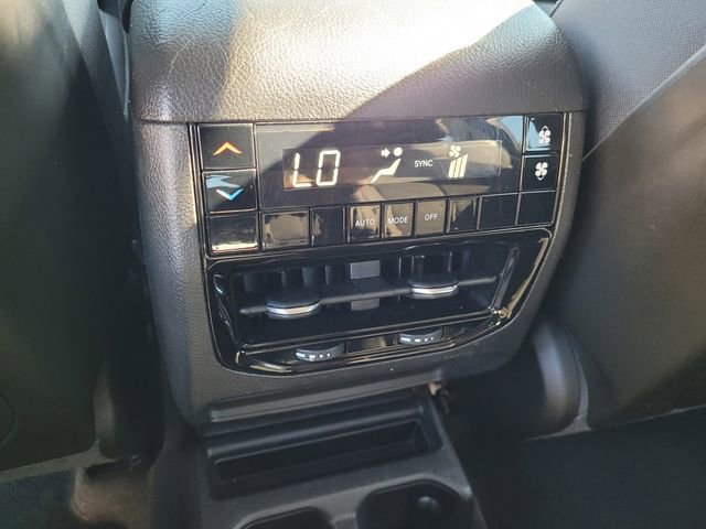Used 2023 Jeep Grand Cherokee L Laredo RWD image 11