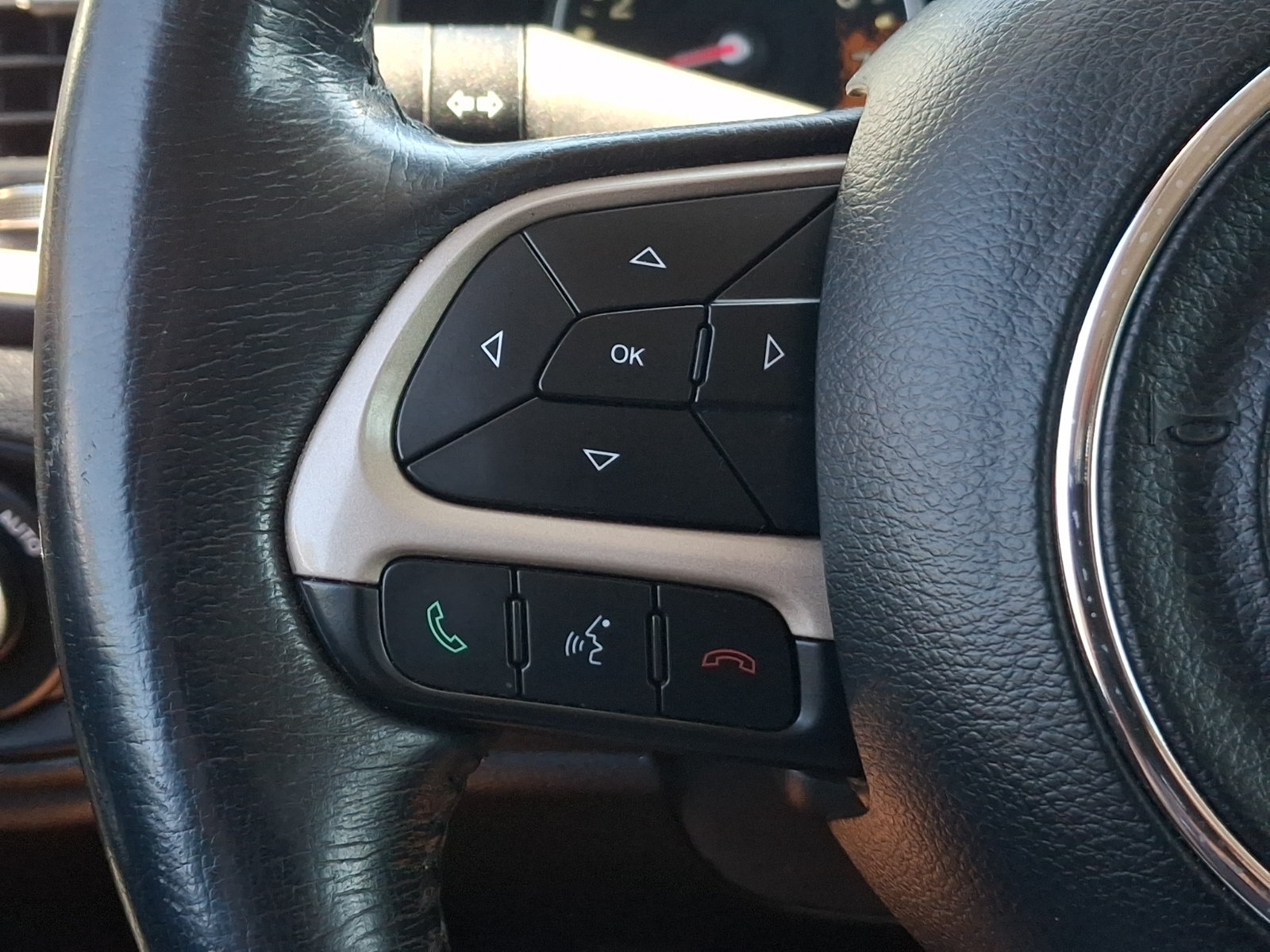Used 2015 Jeep Renegade Latitude AWD/4WD image 20