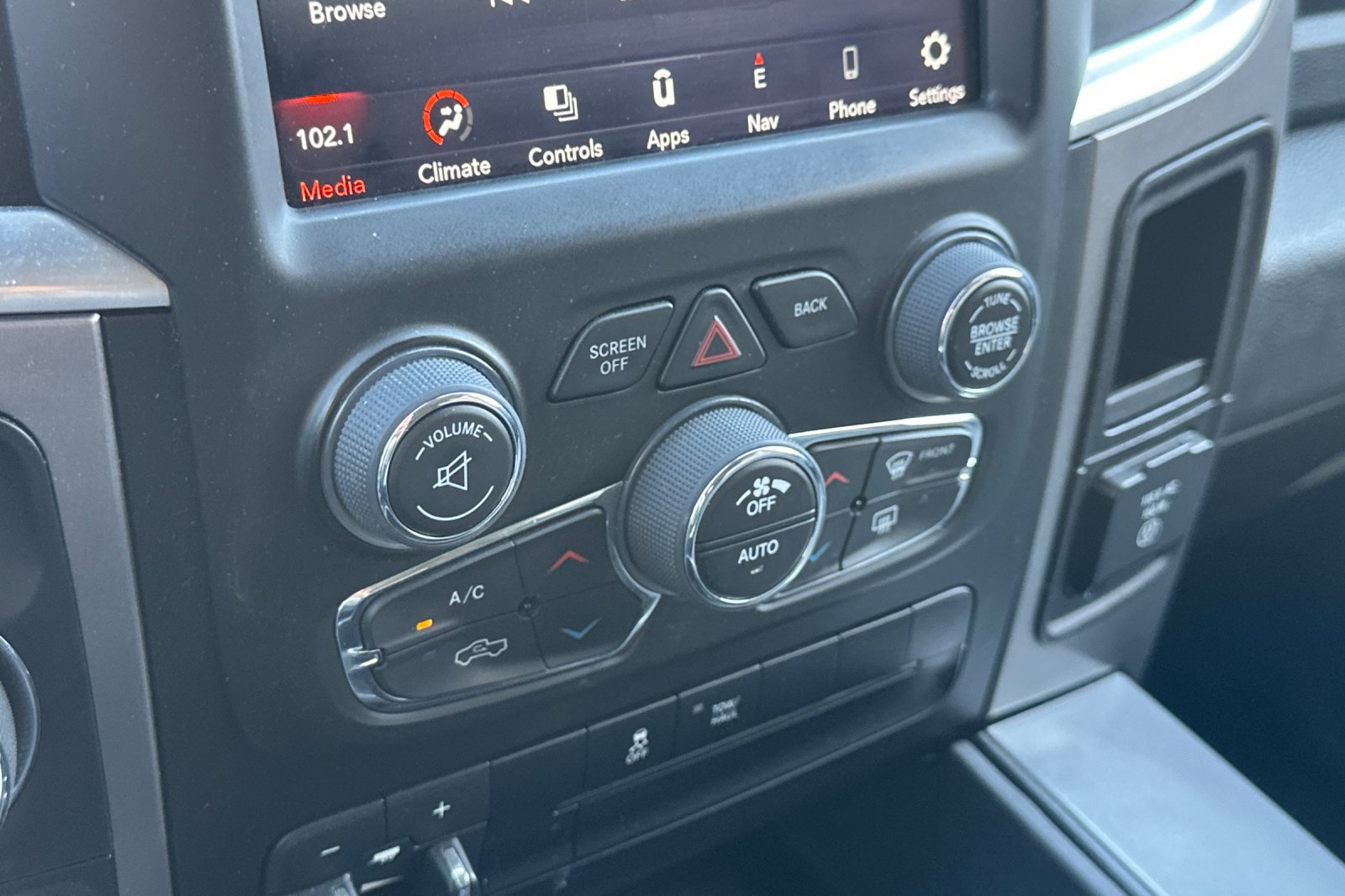 Used 2023 RAM 1500 Classic SLT w/ Trailer & Traction Group AWD/4WD image 30