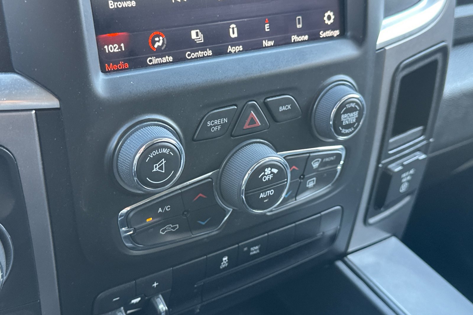 Used 2023 RAM 1500 Classic SLT w/ Trailer & Traction Group AWD/4WD image 30