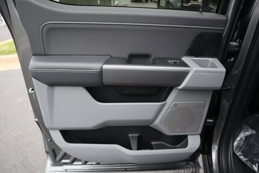 New 2026 Ford F250 XLT w/ XLT Premium Package image 17
