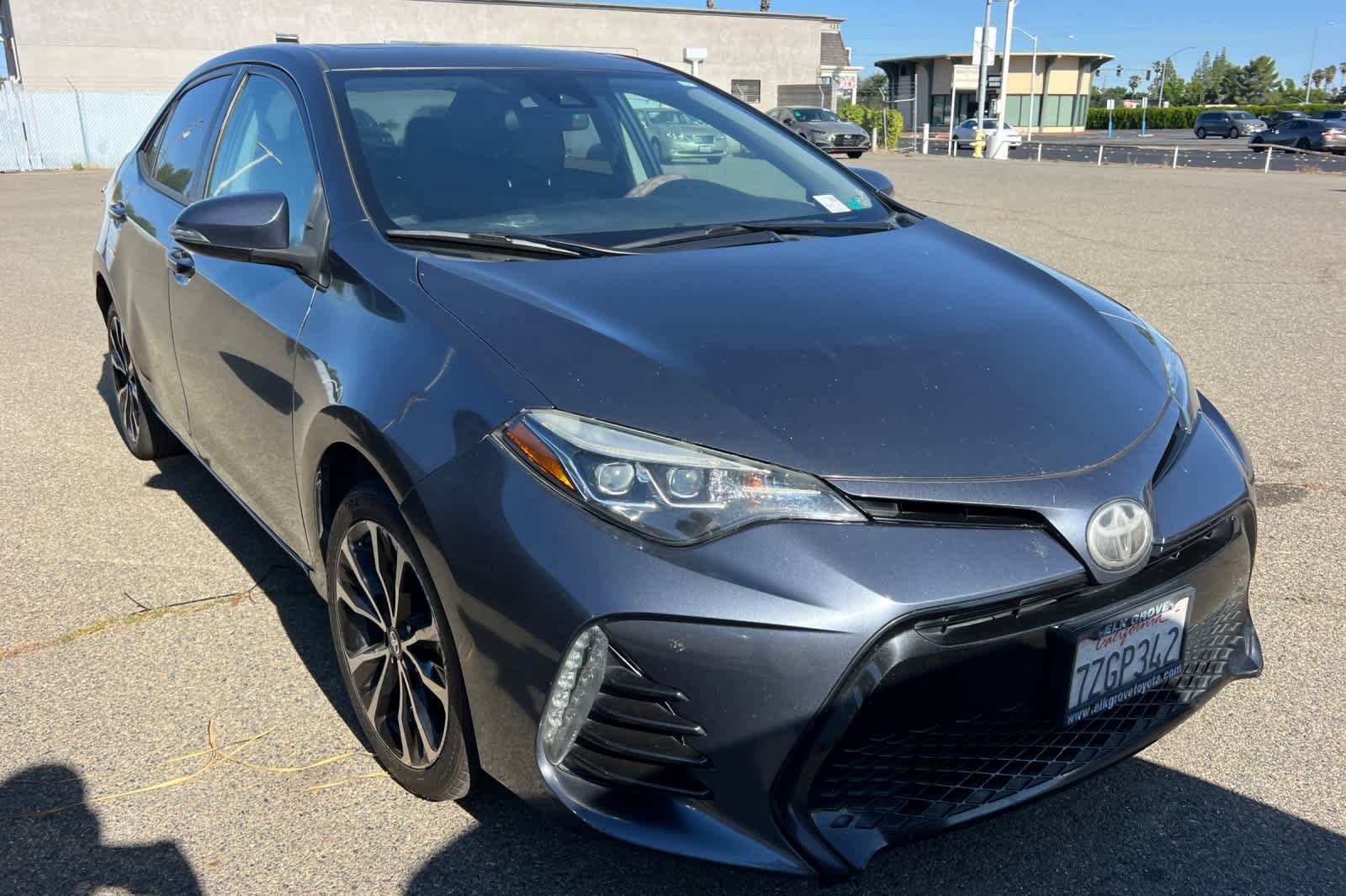 Used 2017 Toyota Corolla SE w/ SE Premium Package FWD image 3