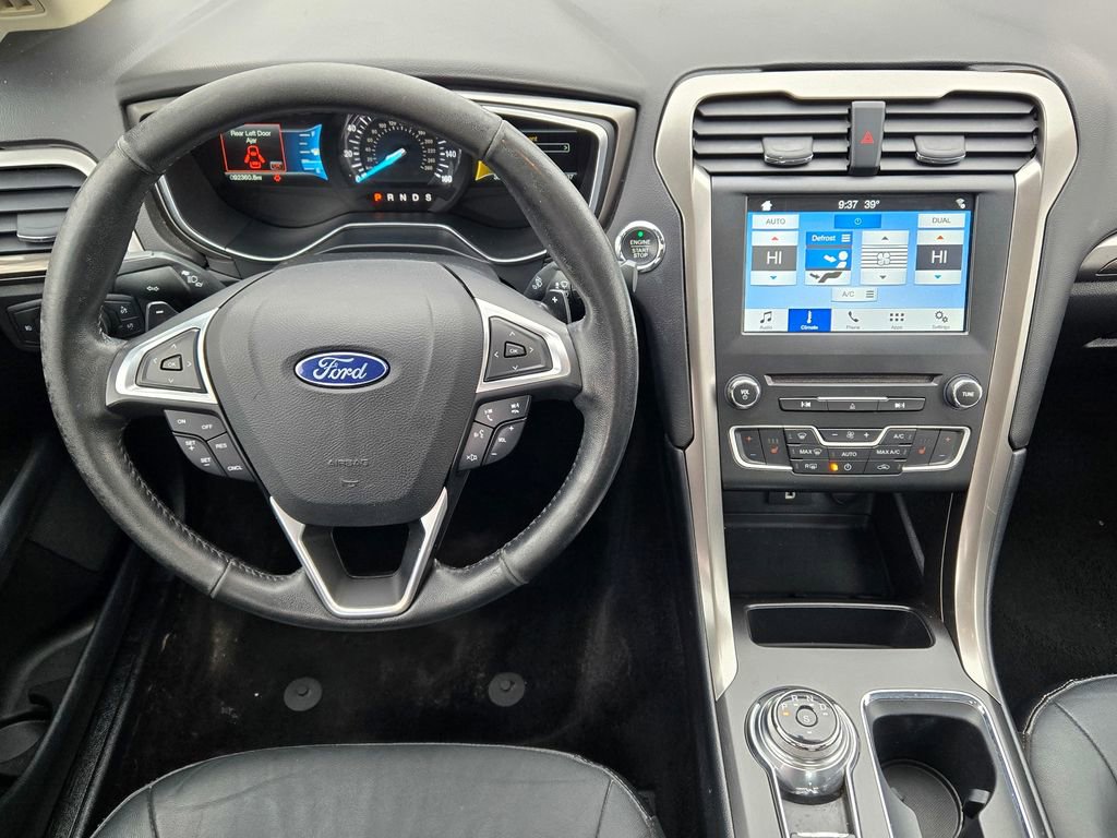 Used 2017 Ford Fusion SE w/ Fusion SE Technology Package image 27