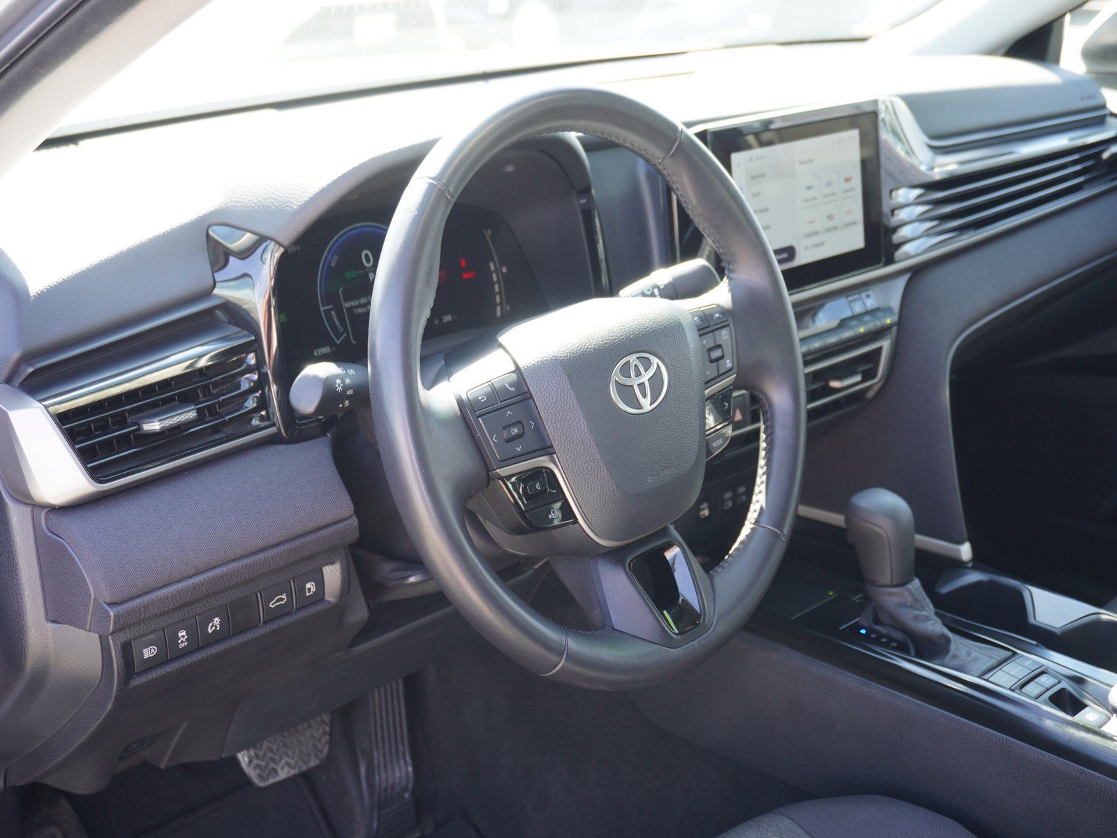 Used 2025 Toyota Camry LE w/ Convenience Package AWD/4WD image 19