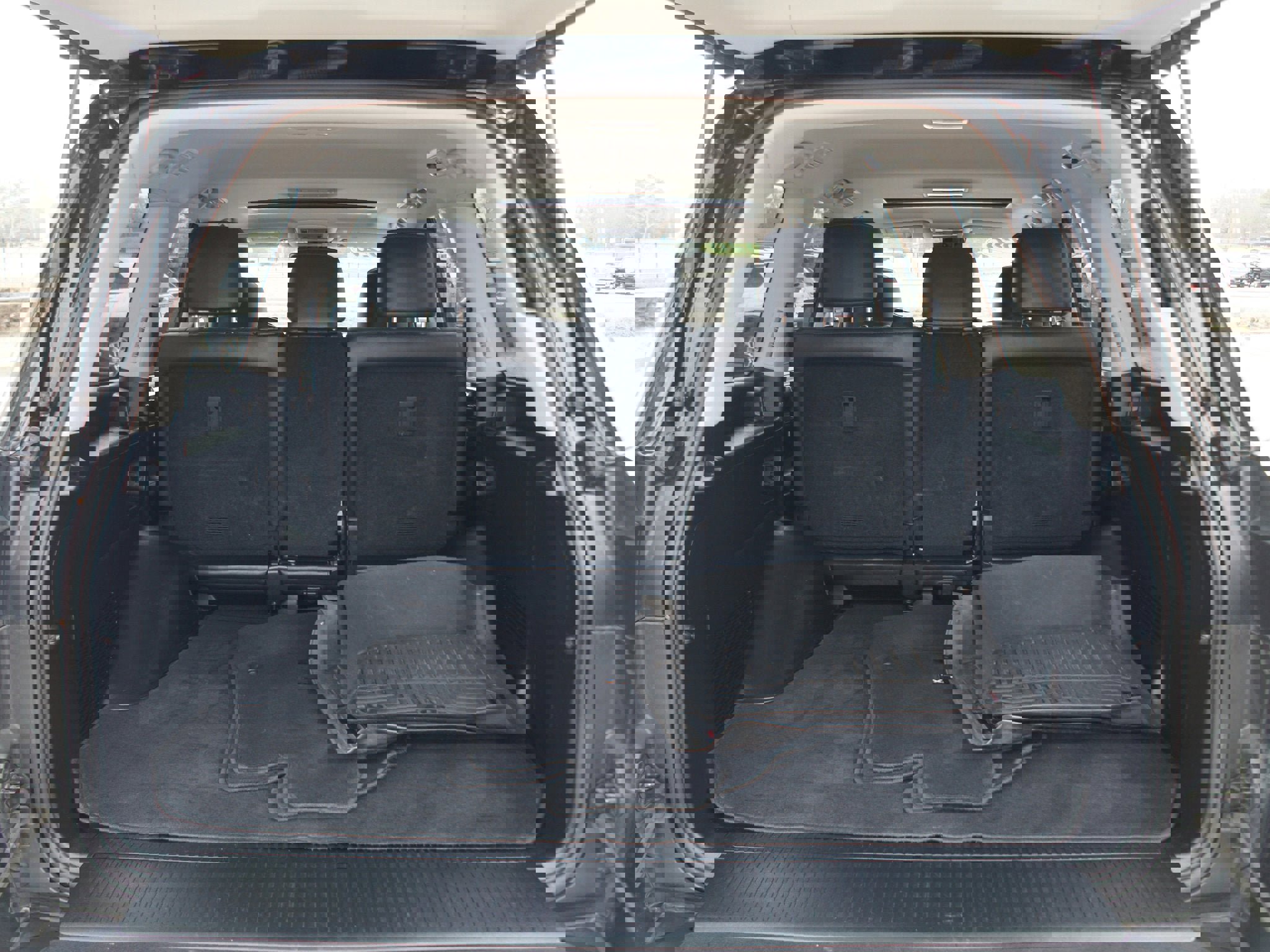 Used 2020 Lexus LX 570 4WD w/ Luxury Package image 18