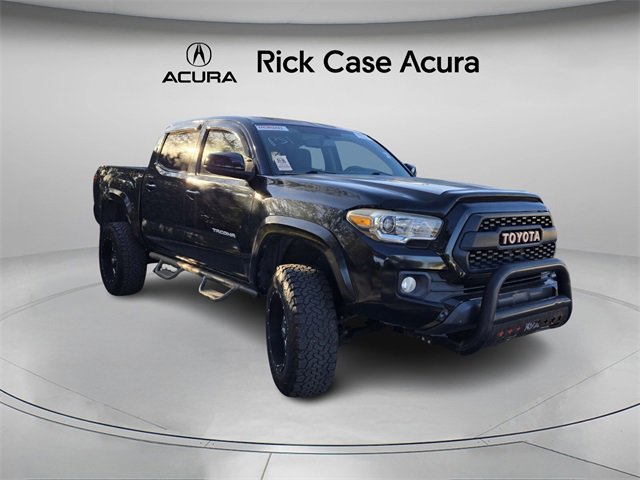 Used 2017 Toyota Tacoma TRD Sport image 4