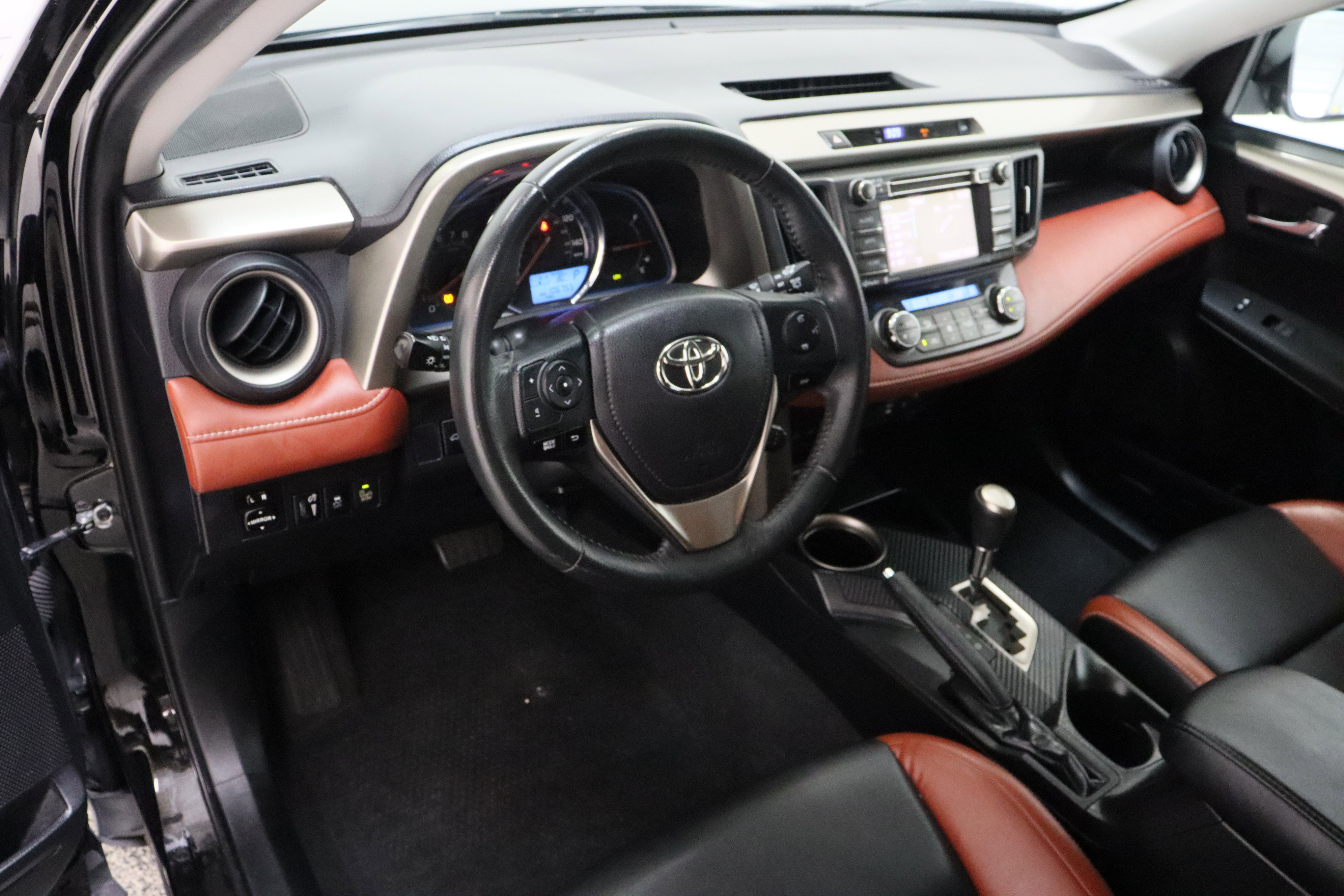 Used 2015 Toyota RAV4 Limited w/ Technology Package FWD image 13