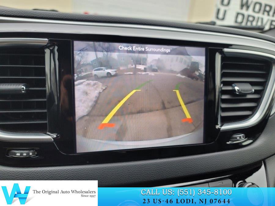 Used 2019 Chrysler Pacifica Touring-L w/ S Appearance Package image 19