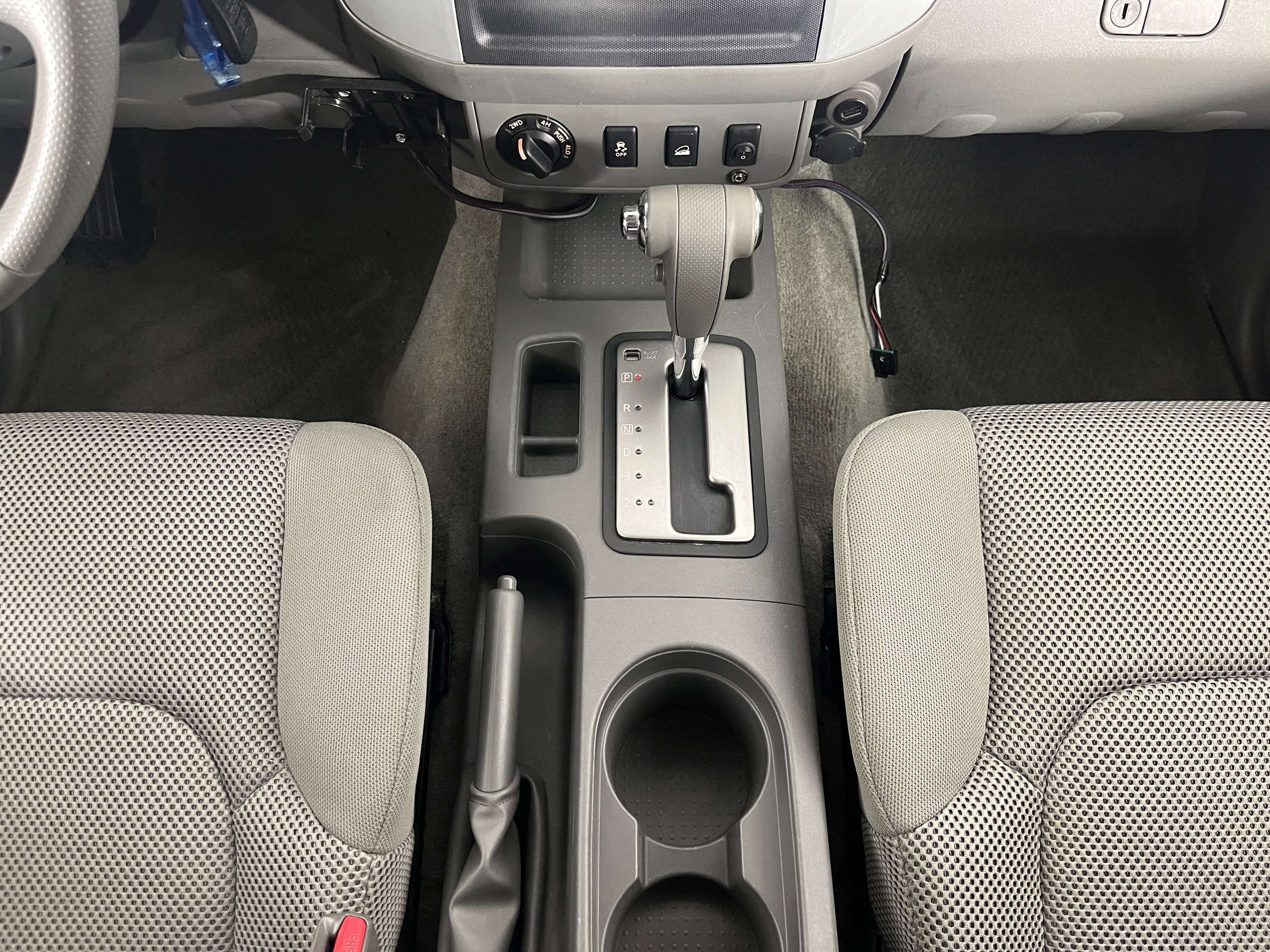 Used 2012 Nissan Frontier SV image 16