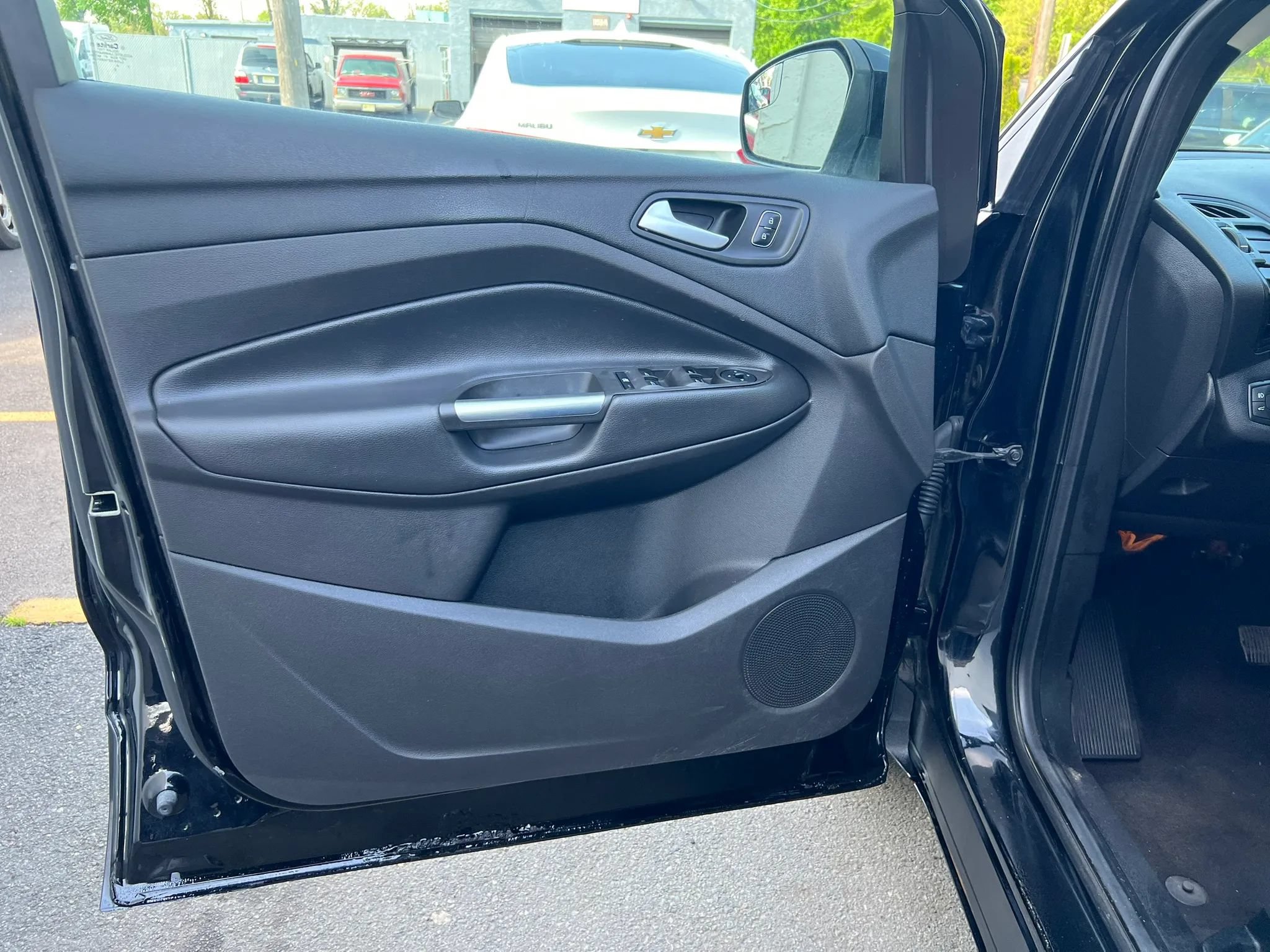 Used 2018 Ford Escape SE FWD image 12