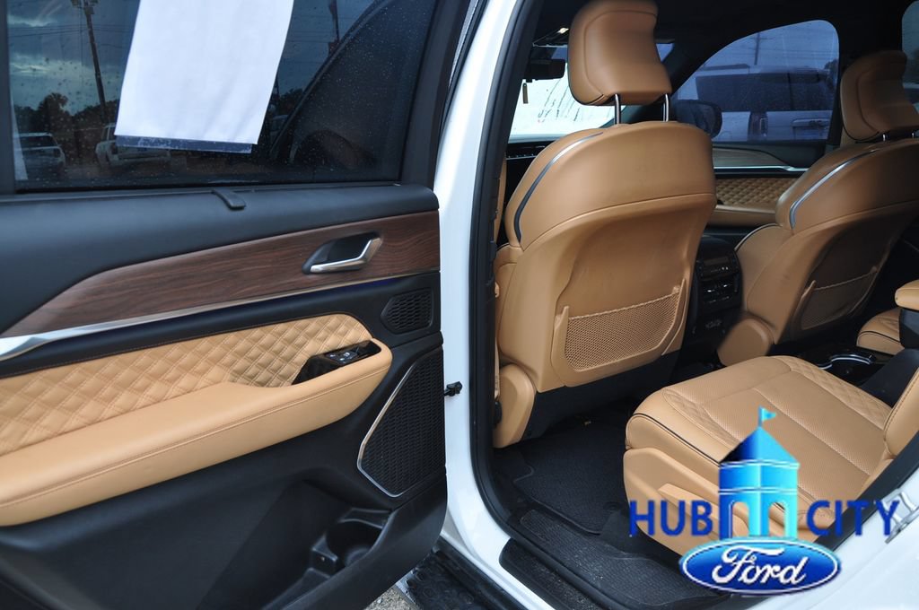 Used 2023 Jeep Grand Cherokee L Summit w/ Advanced Protech Group IV AWD/4WD image 13