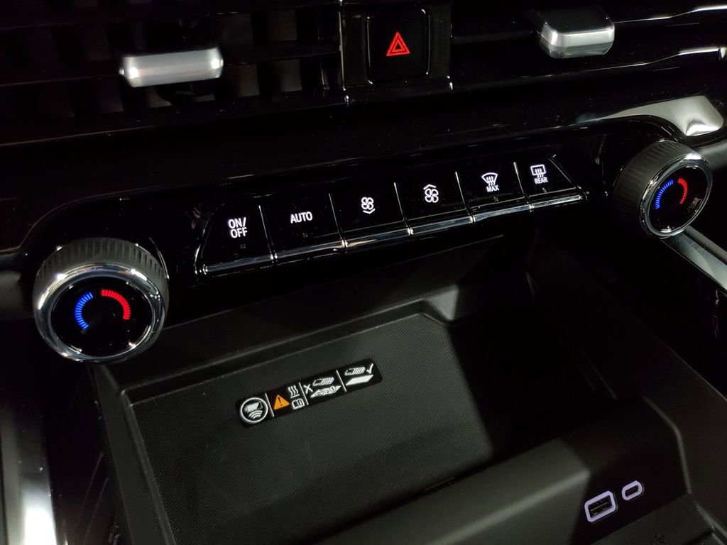 Used 2025 Chevrolet Tahoe Z71 w/ Comfort Package image 16