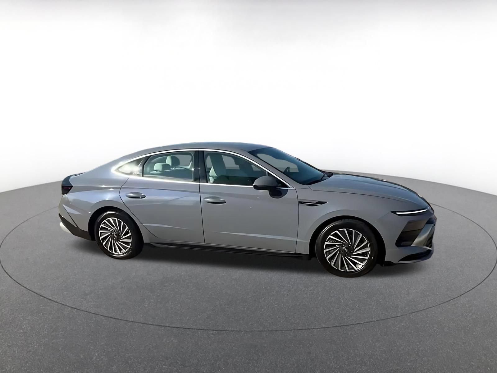 Used 2025 Hyundai Sonata SEL FWD image 2