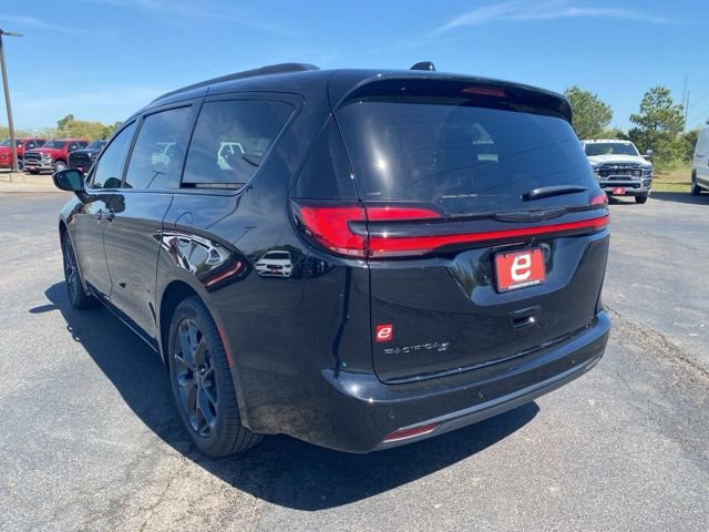 New 2026 Chrysler Pacifica Select image 5