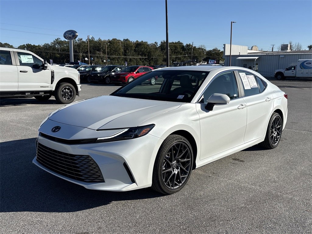 Used 2025 Toyota Camry XLE image 6