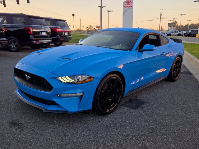 Used 2022 Ford Mustang Coupe RWD image 3